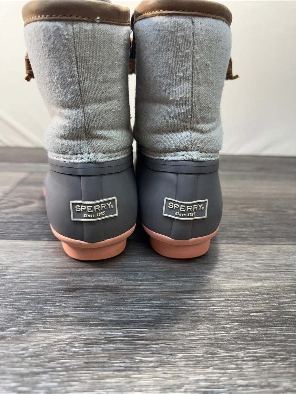 Sperry Women's Gray and Pink Lace-Up Waterproof Duck Boots woman’s SZ 8 (h75)